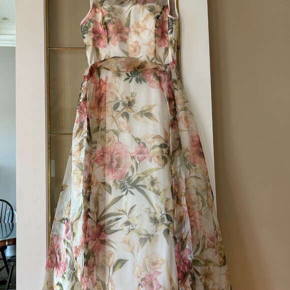 Romantic floral floor length dress perfect for spring/ summer wedding/ event - Picture 3 of 3